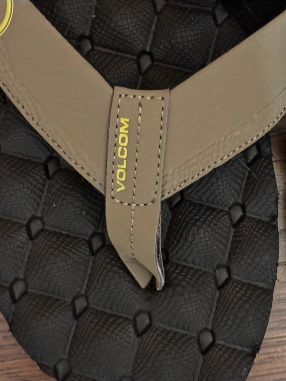 Volcom Men's Recliner Sandals Flip Flops Khaki Black Size 9 NWT